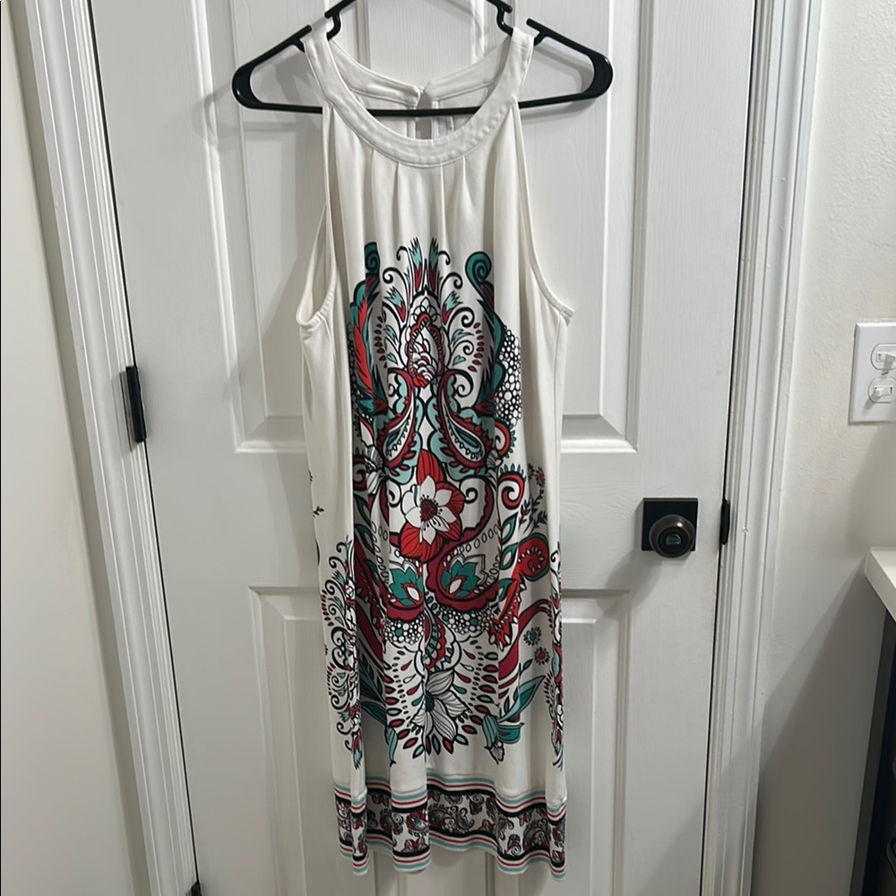 Elegant Sleeveless White Dress with Floral Design